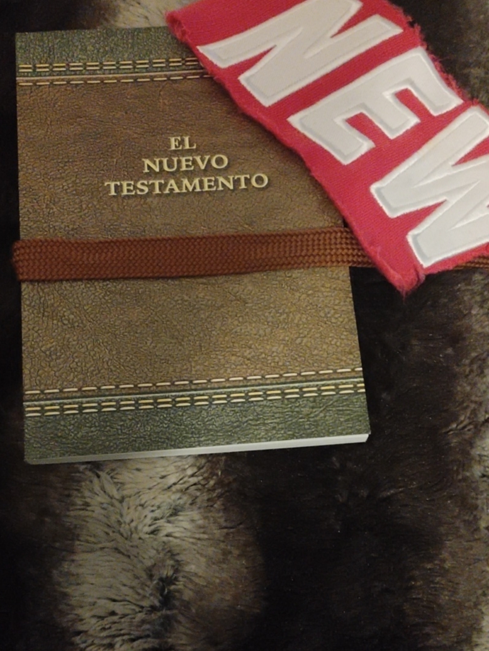 Brown 'El Nuevo Testamento Soft Cover Book✨📙📖